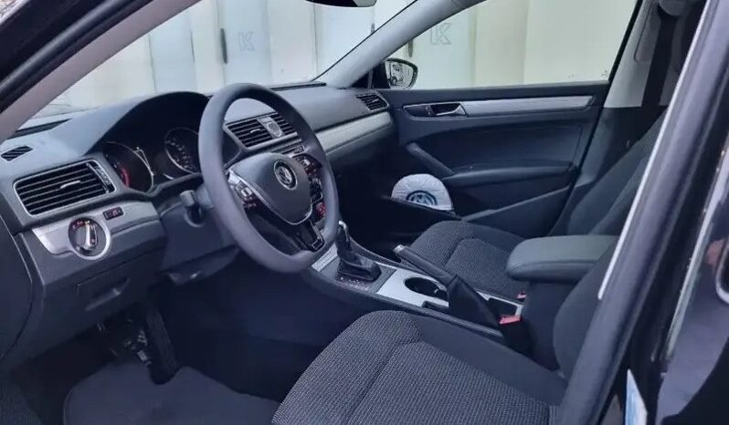 Volkswagen Passat 2017 full