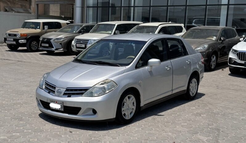 Nissan Tiida 2010 full