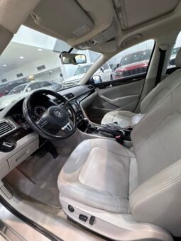 Volkswagen Passat 2014 full