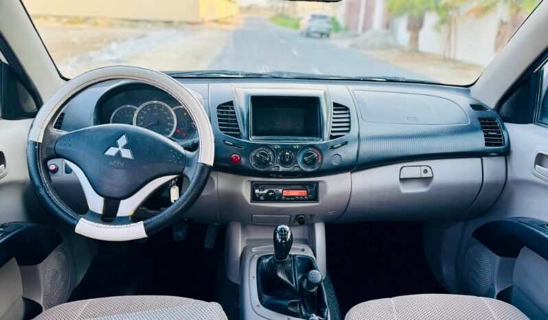 Mitsubishi L200 pick up 2015 full