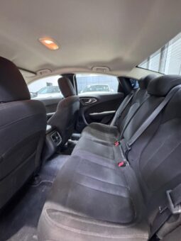 Chrysler 200 Series 2017 full