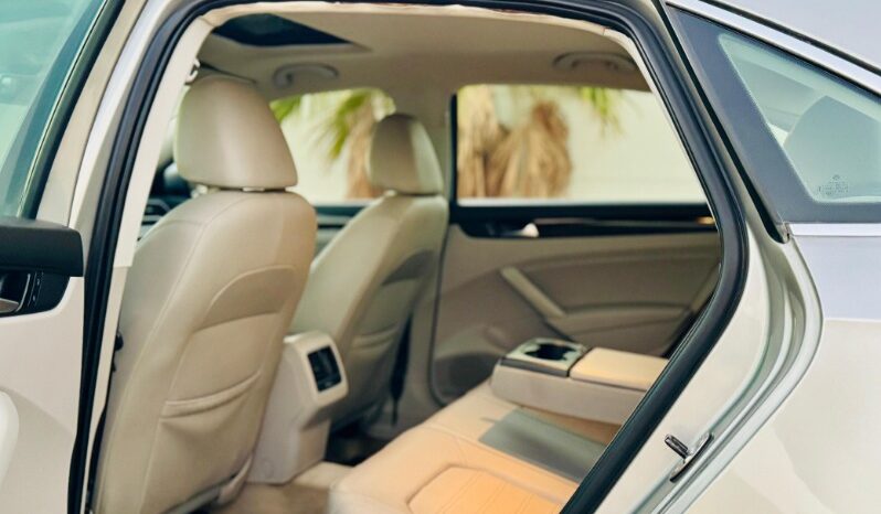 Volkswagen Passat 2014 full