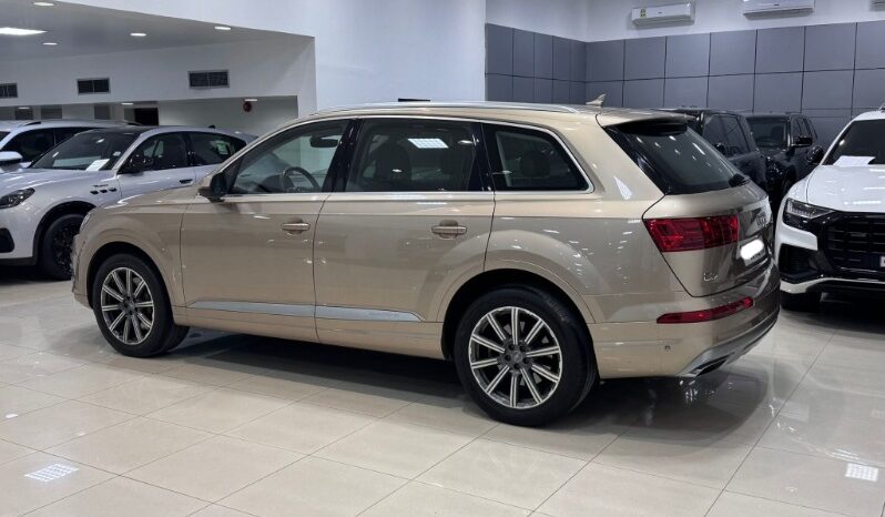 Audi Q7 full