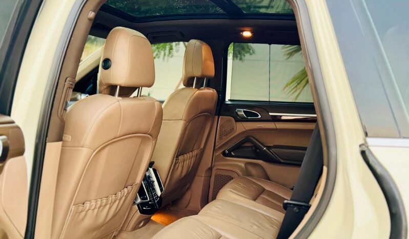 Porsche Cayenne 2011 full