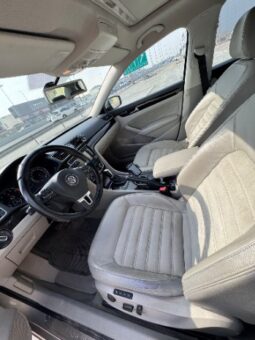 Volkswagen Passat 2014 full