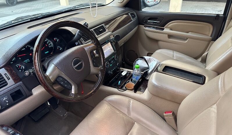 GMC Yukon XL 1500 2013 full