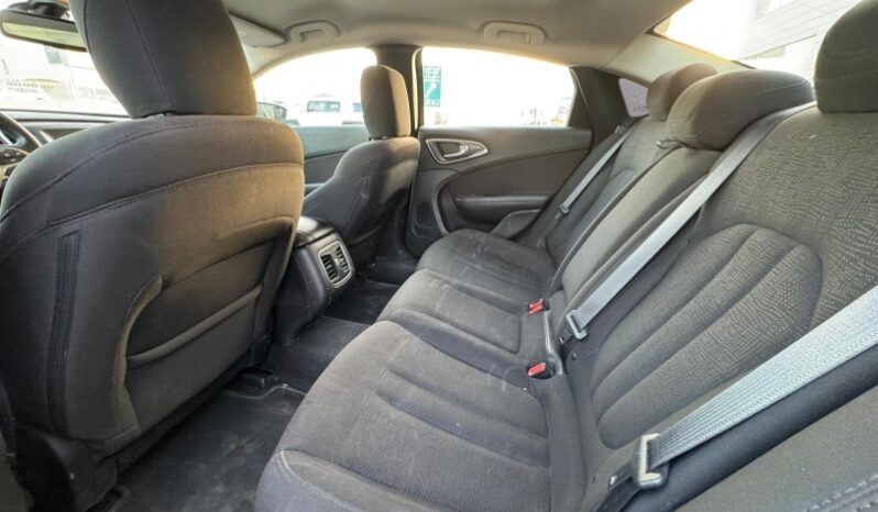 Chrysler 200 Series 2017 full